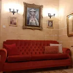 Cozy Corner House In - Authentic! 別荘