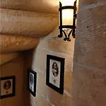 Cozy Corner House In - Authentic!