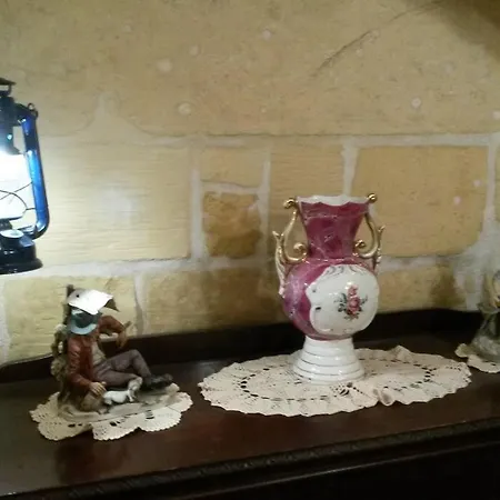 Cozy Corner House In - Authentic!