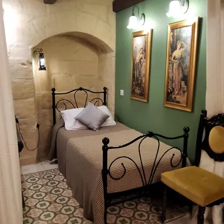 Cozy Corner House In - Authentic! Valletta
