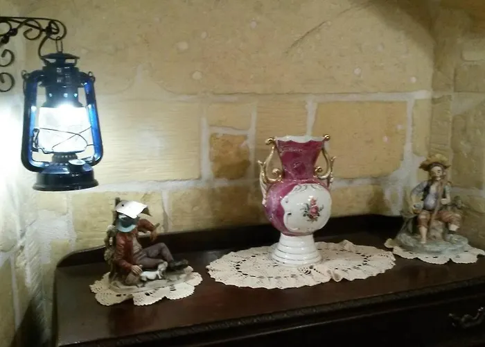 Cozy Corner House In - Authentic!