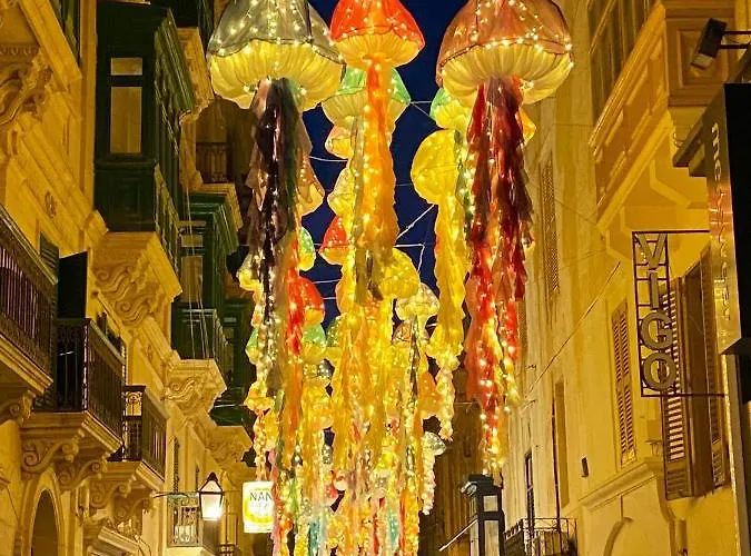 Cozy Corner House In - Authentic!